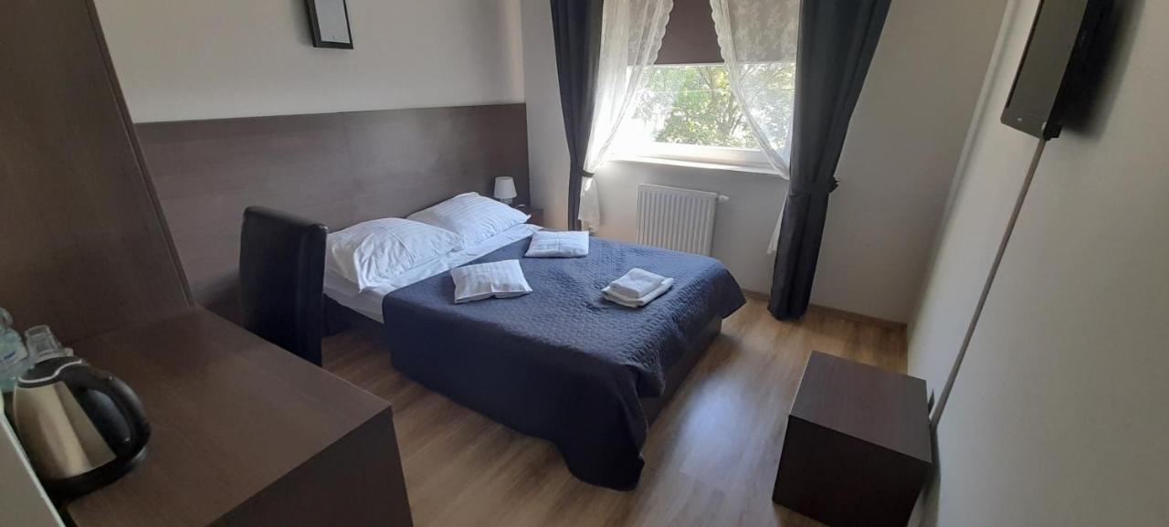 Hotel Bartnik Pszczółki Bagian luar foto
