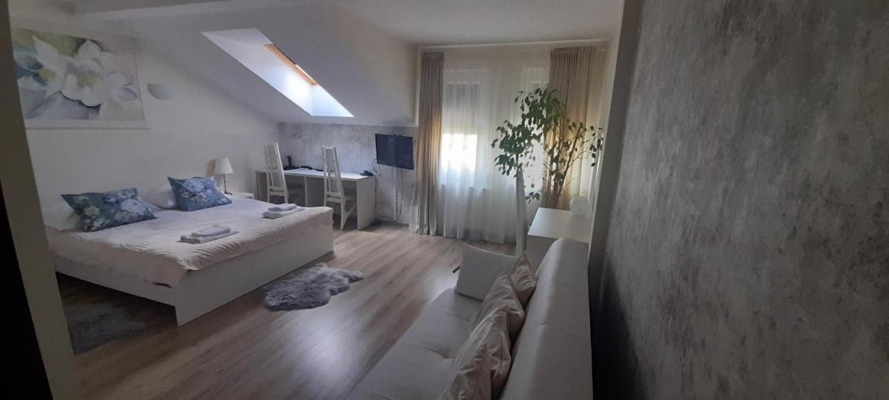 Hotel Bartnik Pszczółki Bagian luar foto
