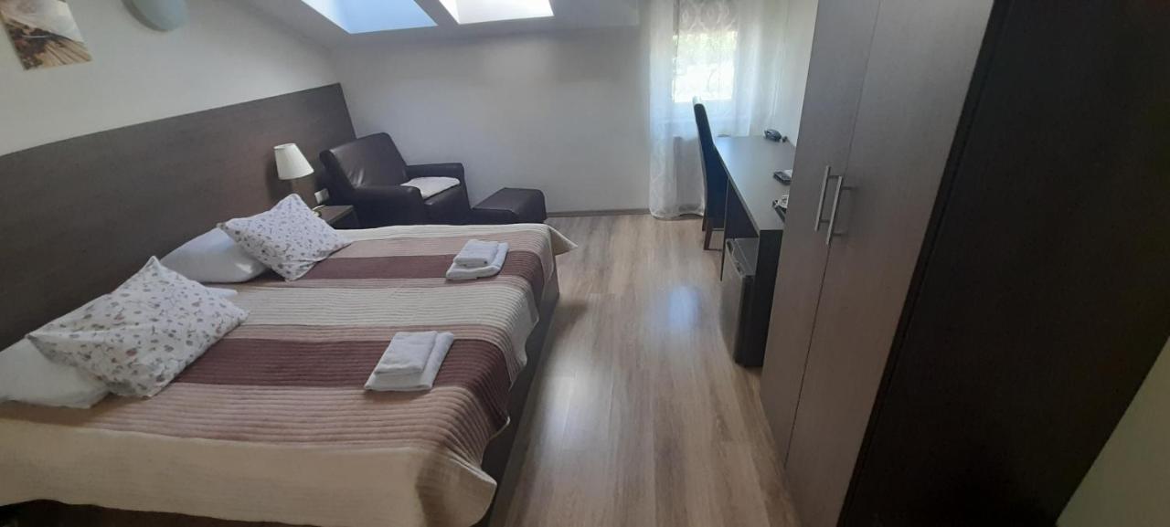 Hotel Bartnik Pszczółki Bagian luar foto