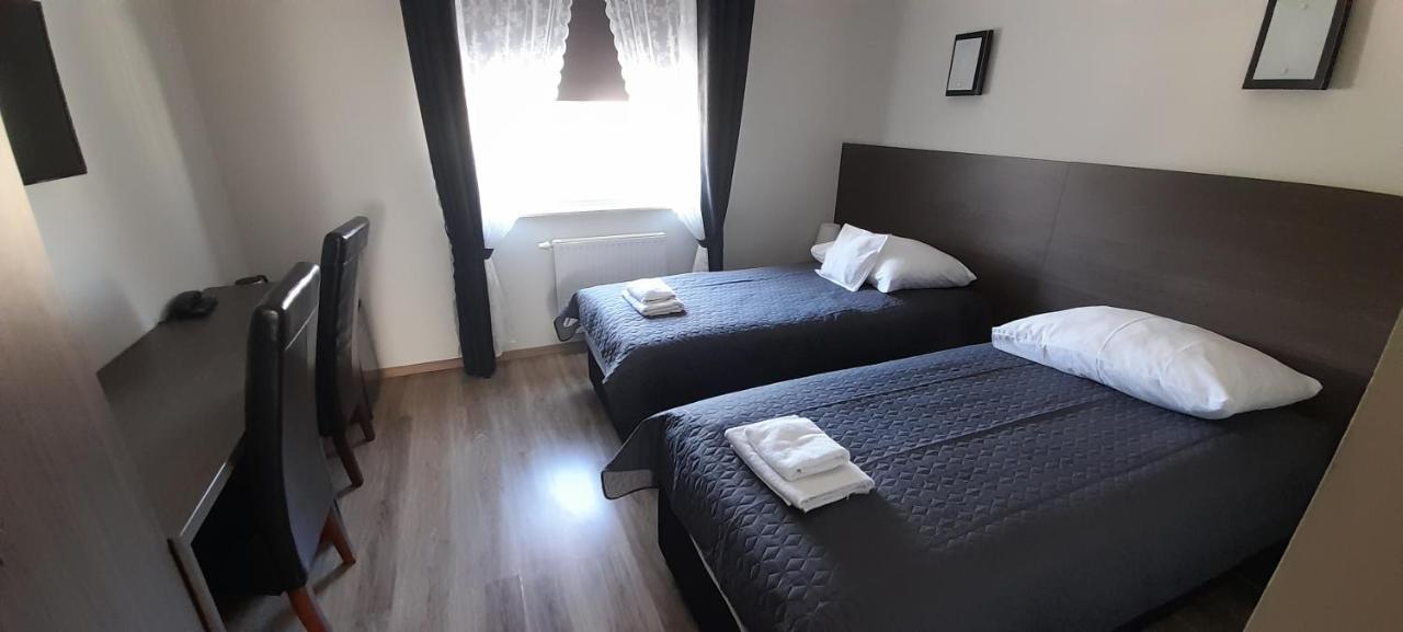 Hotel Bartnik Pszczółki Bagian luar foto