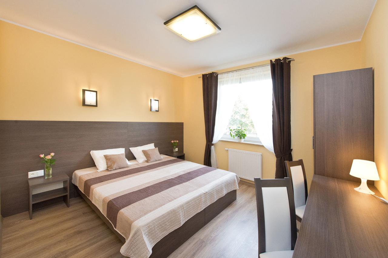Hotel Bartnik Pszczółki Bagian luar foto