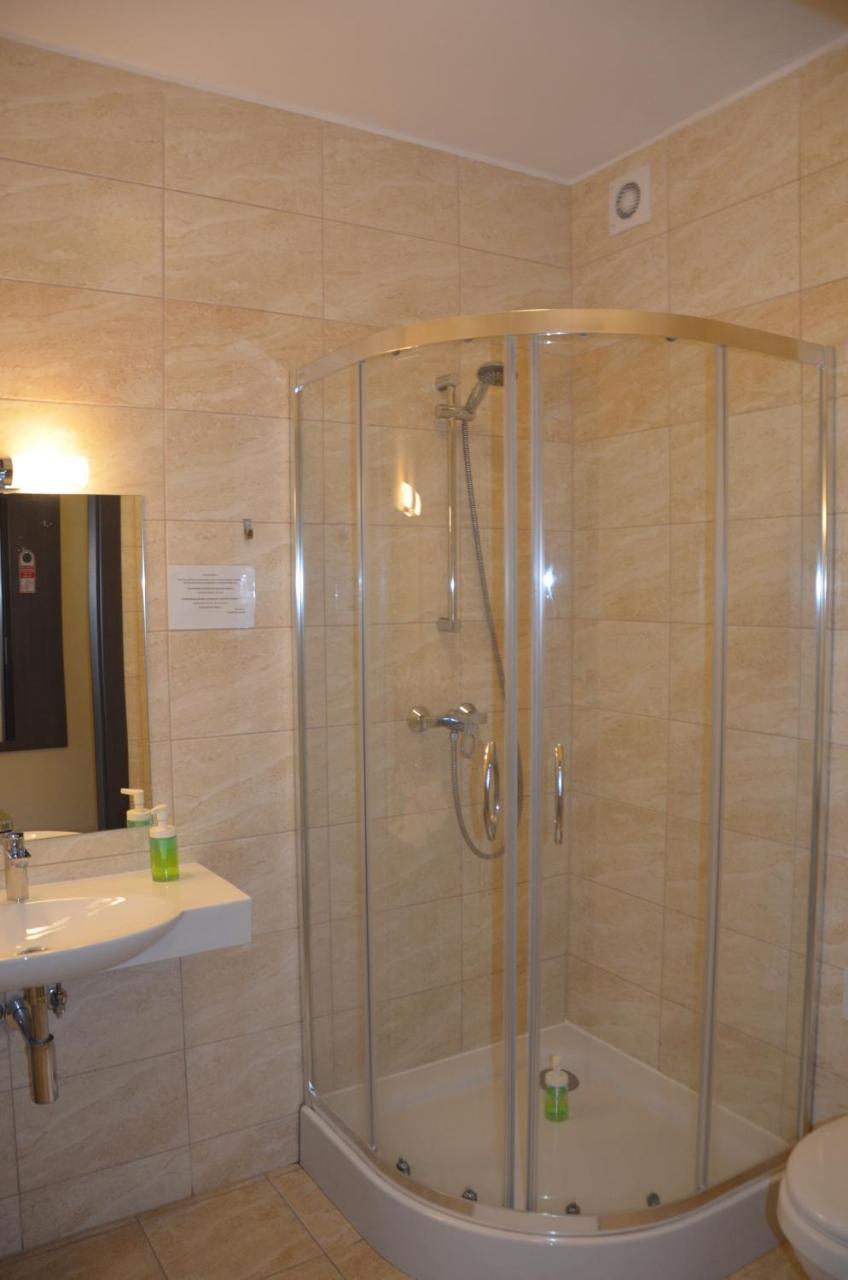 Hotel Bartnik Pszczółki Bagian luar foto