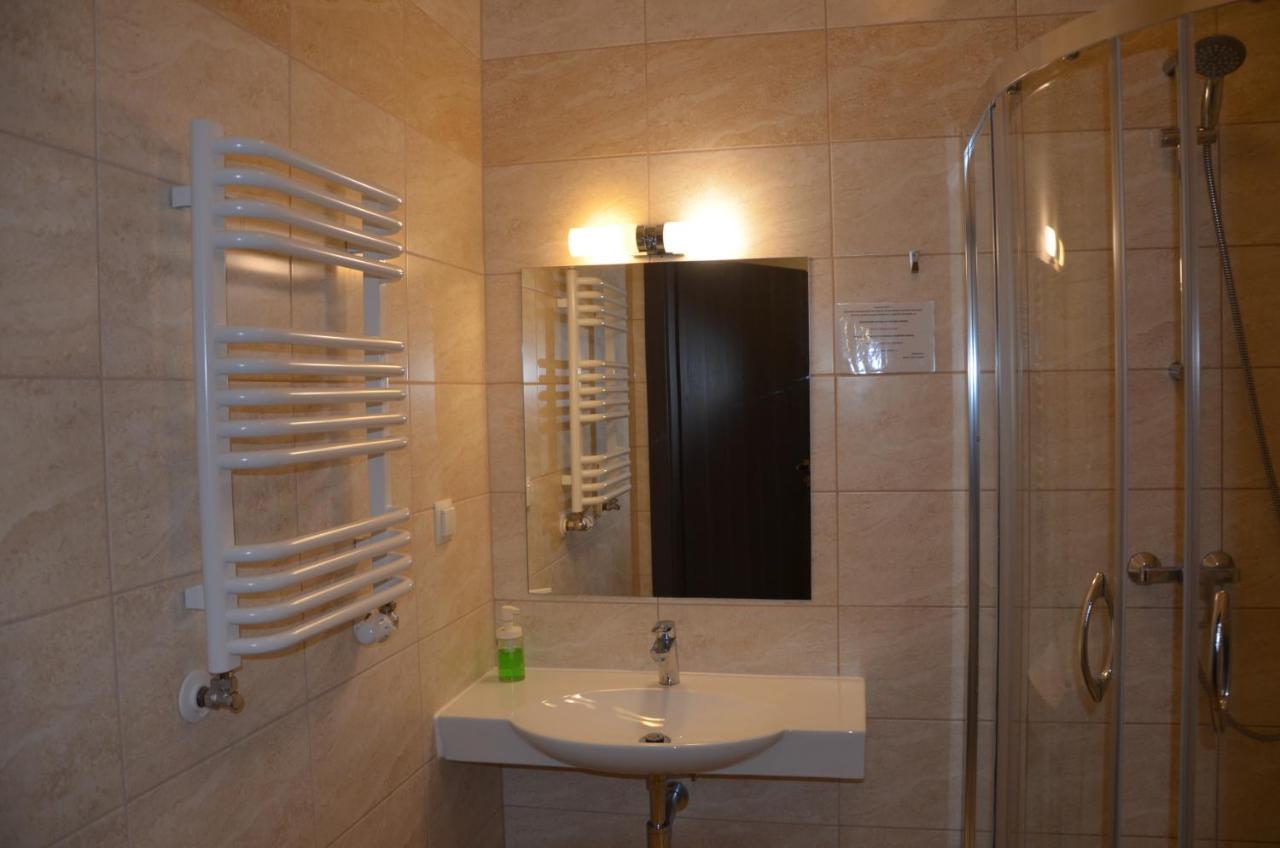 Hotel Bartnik Pszczółki Bagian luar foto