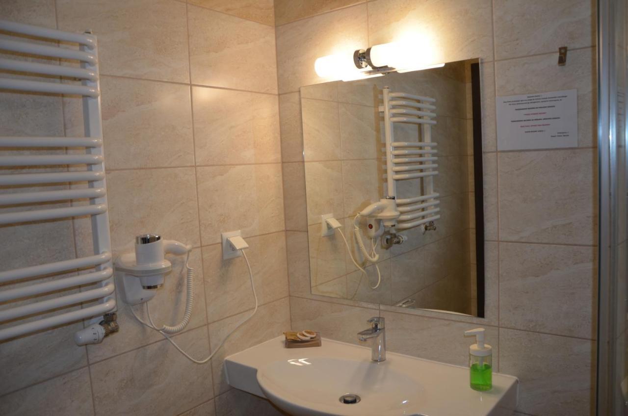 Hotel Bartnik Pszczółki Bagian luar foto
